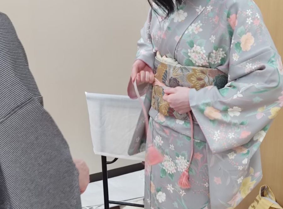 a dressing class to learn how to wear kimono