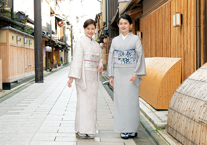 色無地を着た女性達